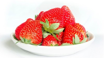 草莓十月管理要點(diǎn)：壯苗關(guān)鍵時(shí)期，扣棚、覆蓋地膜要做好!